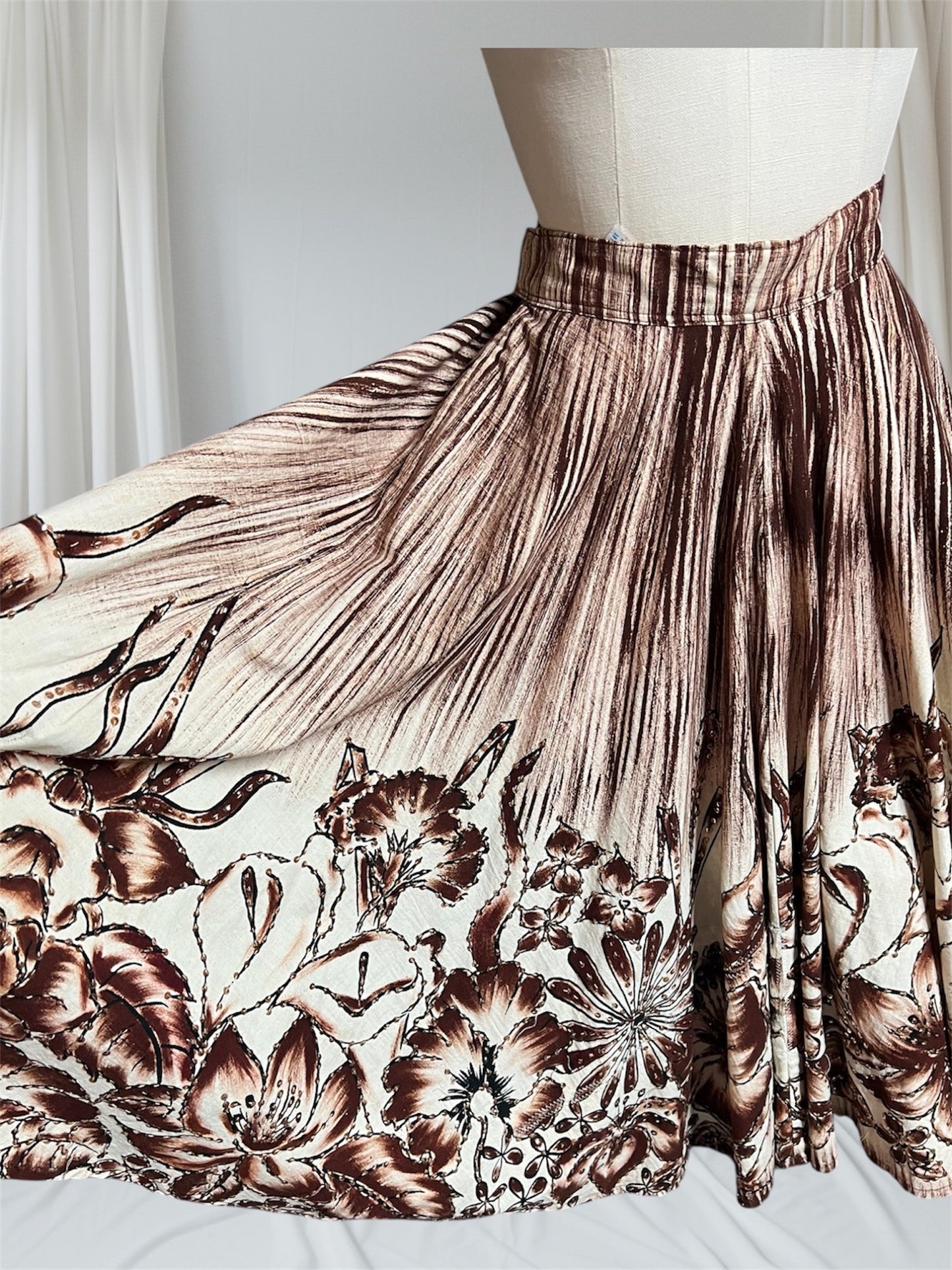 1940 1950 Vintage Floral with Sequins Mexican Design Circle Skirt