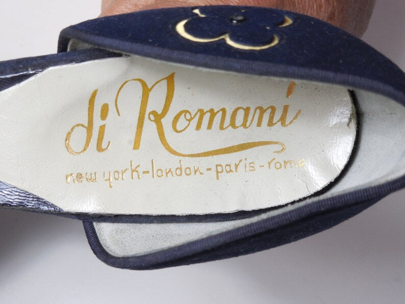 1950'S 1960'S Vintage Deep Navy Suede Pointed Toe Very Sexy Pumps Great Design