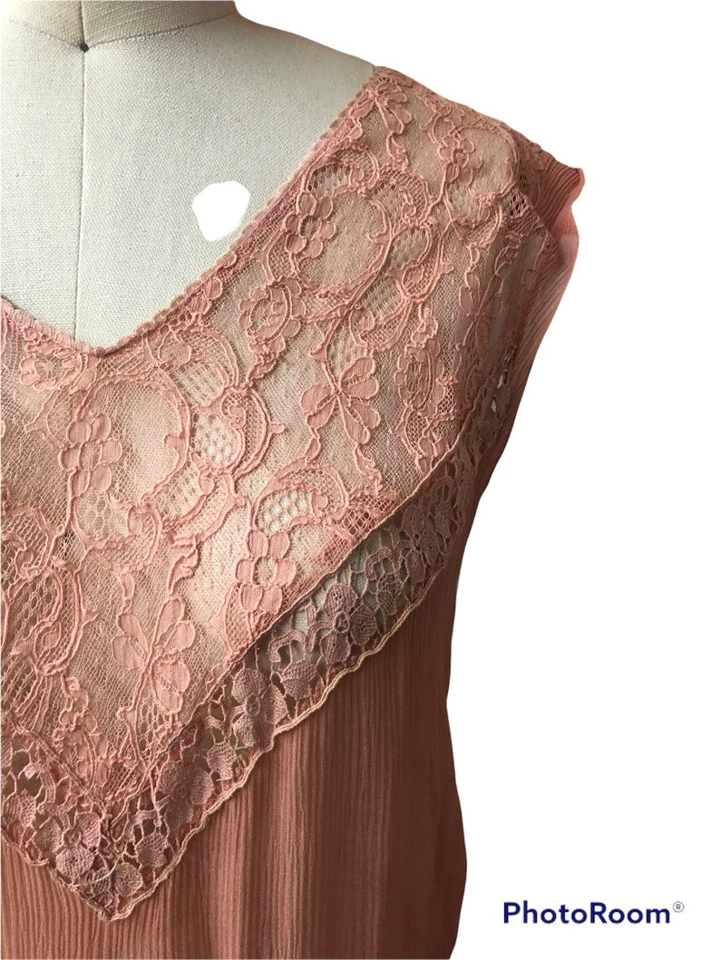 1920's 1930's Gorgeous Vintage Peach Chiffon with Lace Accents Day Dress So Perfect