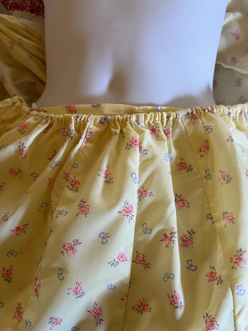 1940's 1950's Rare Vintage Soft Pale Yellow With Floral Accents Silky Lounging PJ's