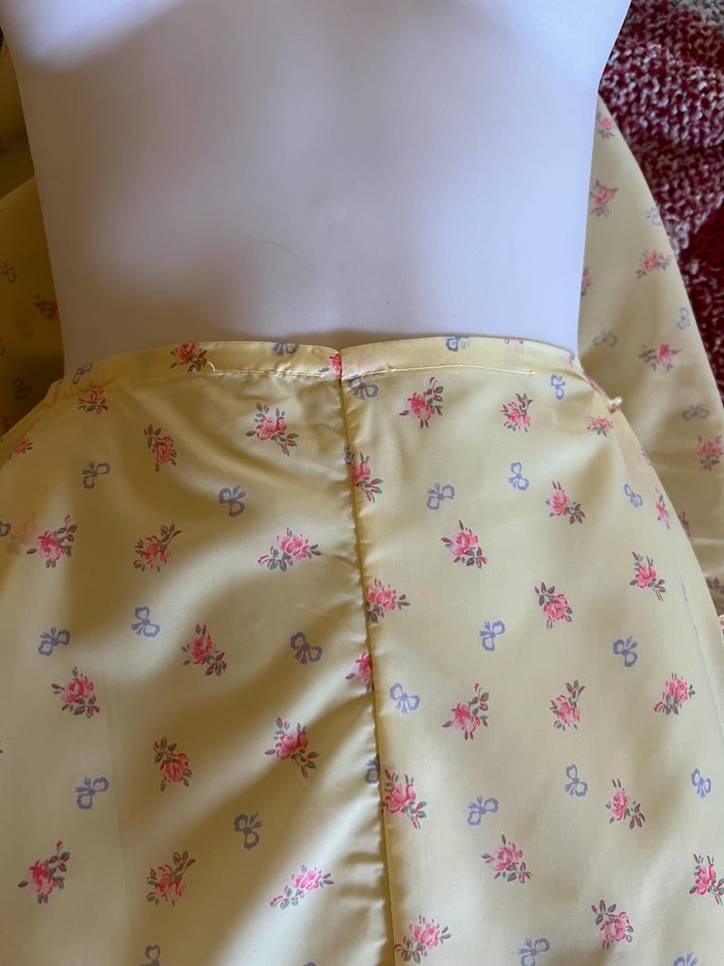 1940's 1950's Rare Vintage Soft Pale Yellow With Floral Accents Silky Lounging PJ's