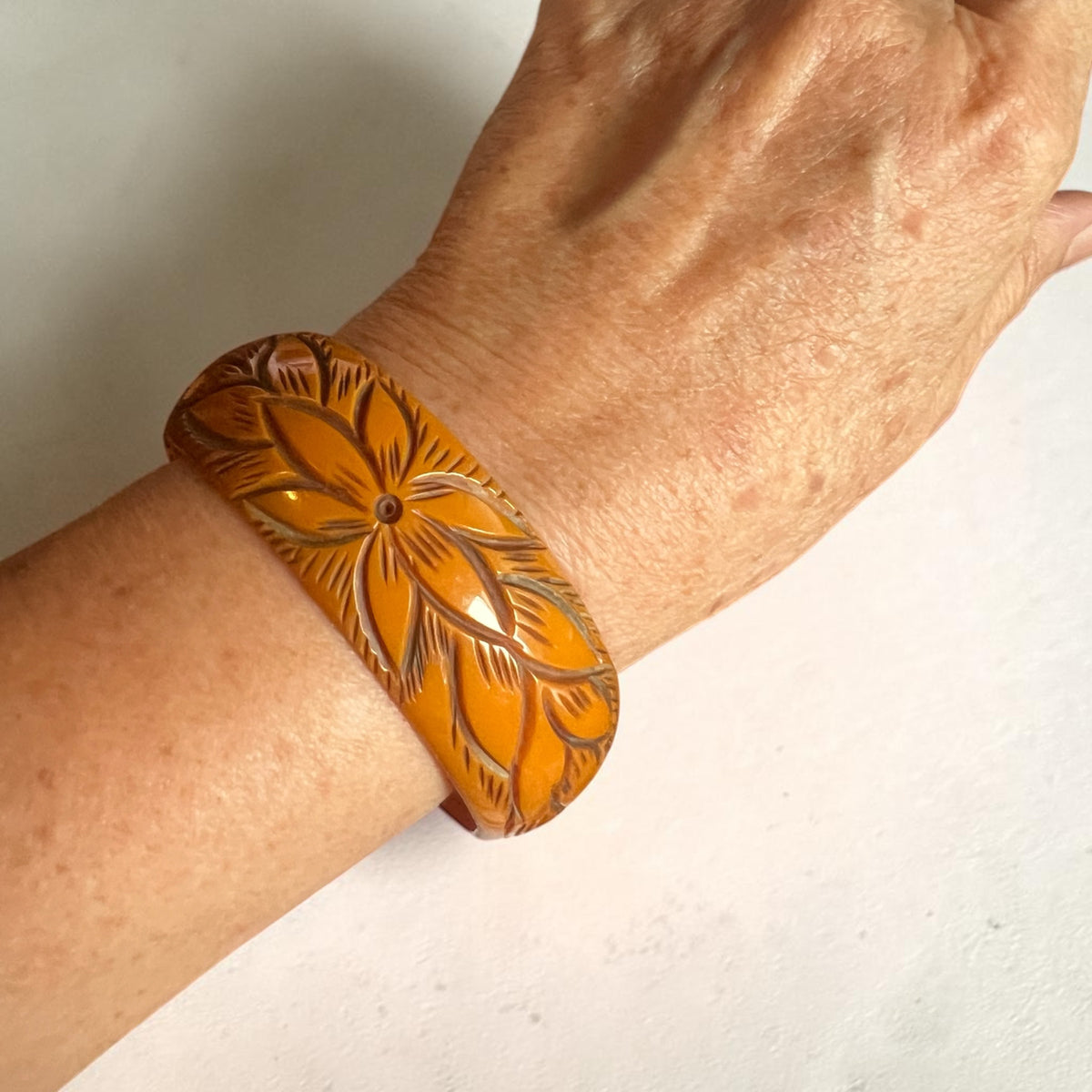 1940's Vintage Bakelite Rich Butterscotch Wide Heavy Floral Carved Bangle Bracelet Beautiful