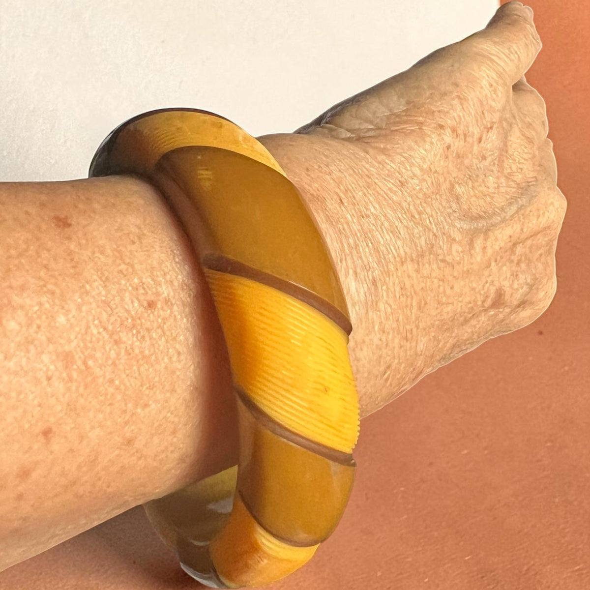1940's Vintage Bakelite Rare Two Toned Stripe Carved Bangle Bracelet Perfect
