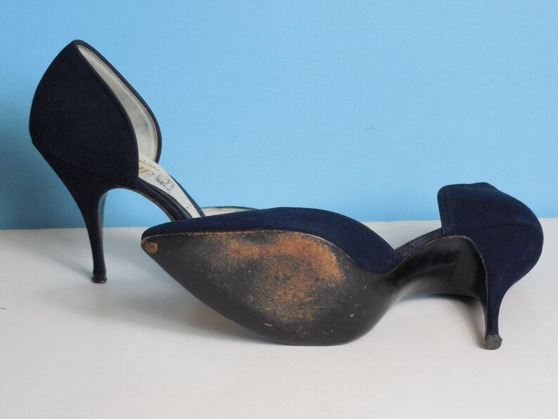 1950'S 1960'S Vintage Deep Navy Suede Pointed Toe Very Sexy Pumps Great Design