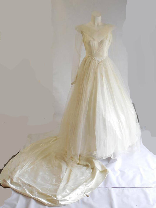 1950's Tulle Over Satin With Pleated Collar Gorgeous Wedding Gown