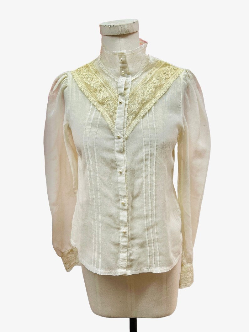 1970's Jessica's Gunnies Gunne Sax Soft Cream Batiste Cotton and Lace Blouse