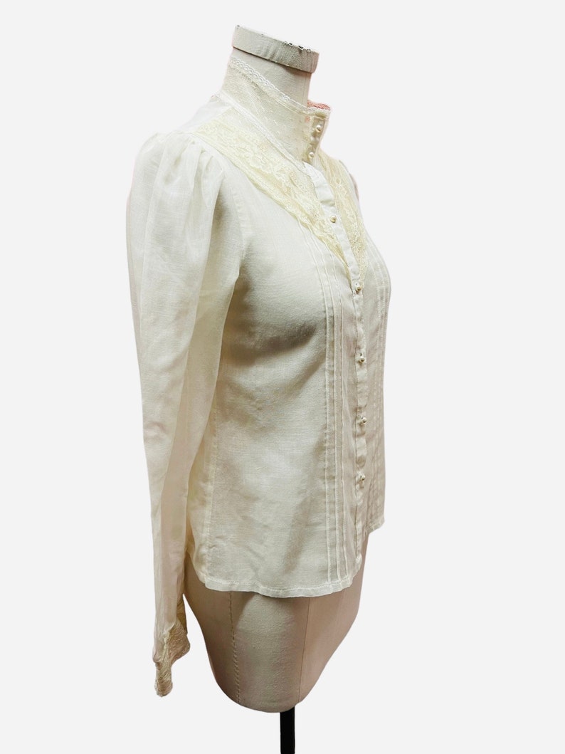 1970's Jessica's Gunnies Gunne Sax Soft Cream Batiste Cotton and Lace Blouse