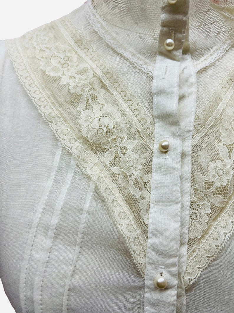 1970's Jessica's Gunnies Gunne Sax Soft Cream Batiste Cotton and Lace Blouse