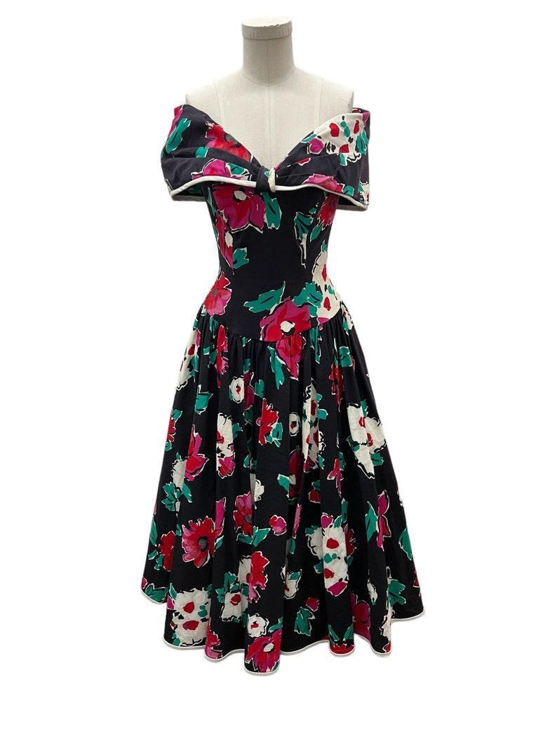 SALE!! 1980's Does 1950's Vintage Black with Floral Design Polished Cotton Summer Party Dress