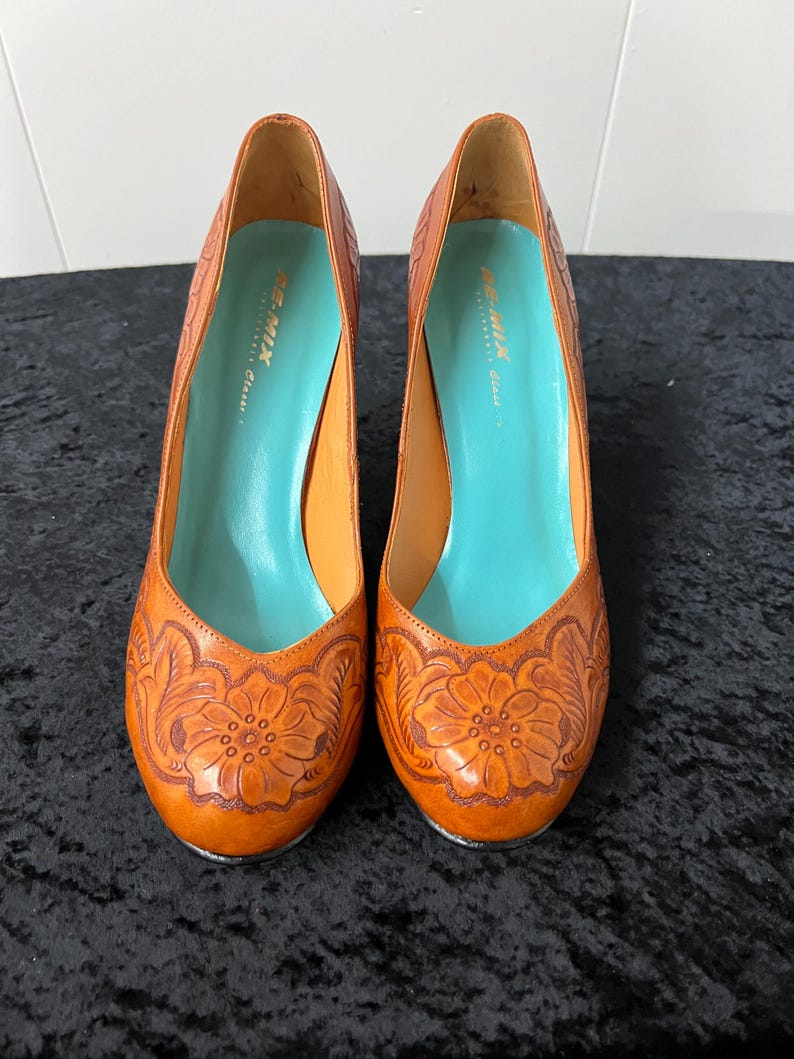1950's Style Re-Mix Vintage Size 9 DeadStock Mexican Tooled Pump Heels Shoes Beautiful Excellent
