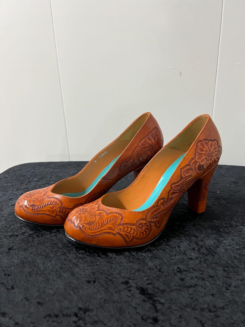 1950's Style Re-Mix Vintage Size 9 DeadStock Mexican Tooled Pump Heels Shoes Beautiful Excellent