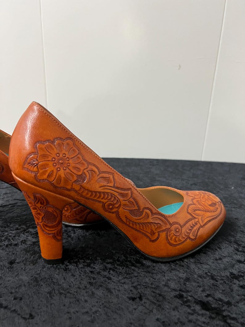1950's Style Re-Mix Vintage Size 9 DeadStock Mexican Tooled Pump Heels Shoes Beautiful Excellent