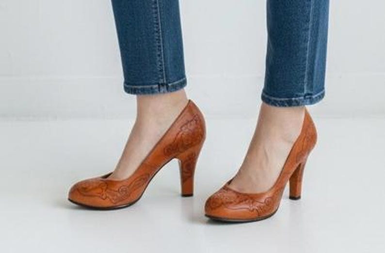 1950's Style Re-Mix Vintage Size 9 DeadStock Mexican Tooled Pump Heels Shoes Beautiful Excellent