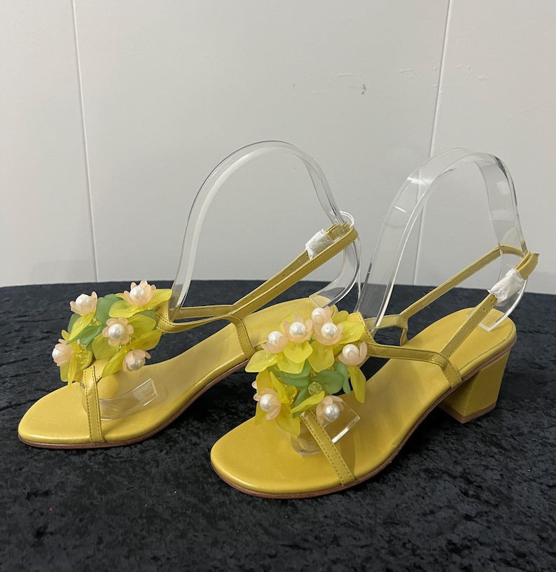 SALE!! Vintage 1960 1970 Size 6 Opened Toe Strappy Slingback Yellow Leather Sandals