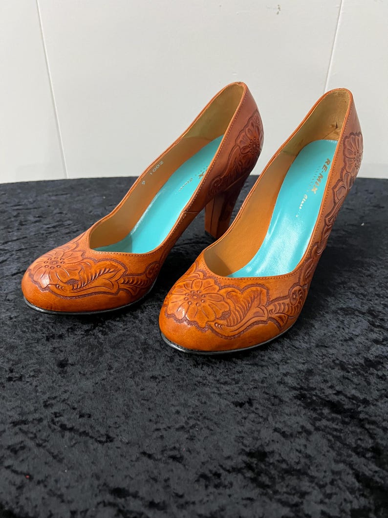 1950's Style Re-Mix Vintage Size 9 DeadStock Mexican Tooled Pump Heels Shoes Beautiful Excellent
