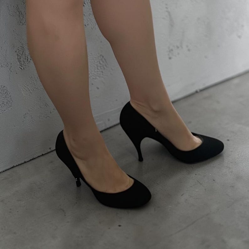 SALE!! 1950 Rare Vintage Size 9 Black Suede Heel Pump Shoes Beautiful Condition Very Sexy