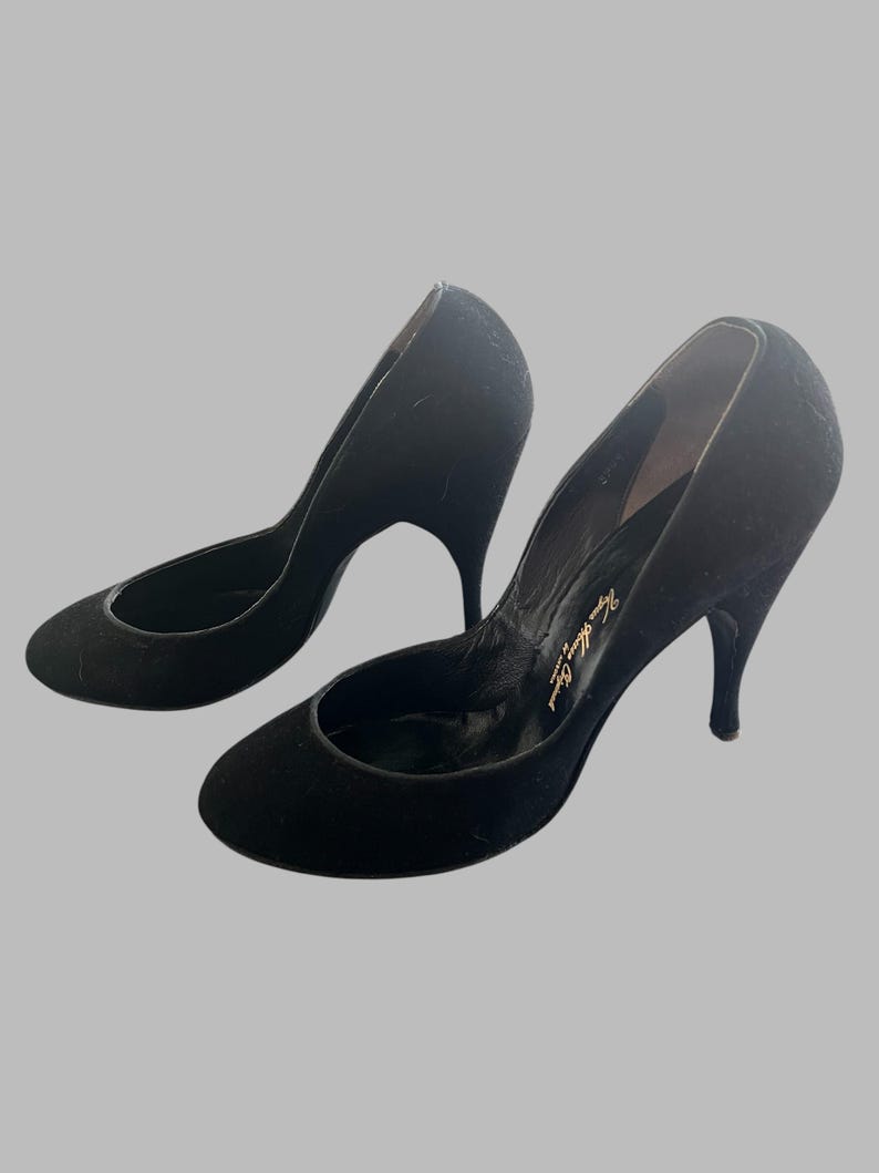 SALE!! 1950 Rare Vintage Size 9 Black Suede Heel Pump Shoes Beautiful Condition Very Sexy