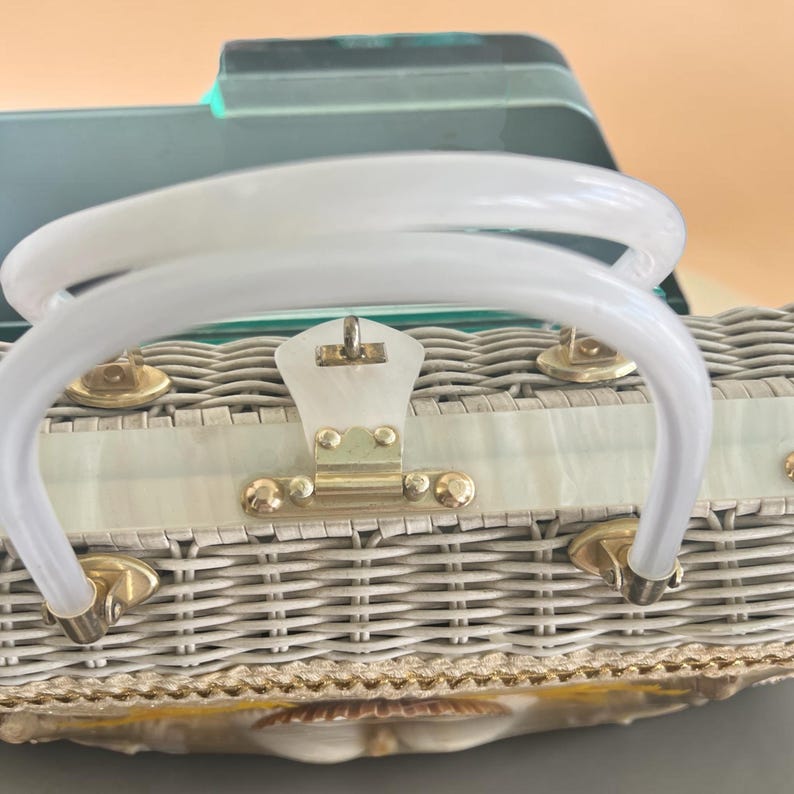 SALE!! 1960's Tropical Sea Shells on White Woven Straw & Lucite Novelty Purse So Amazing