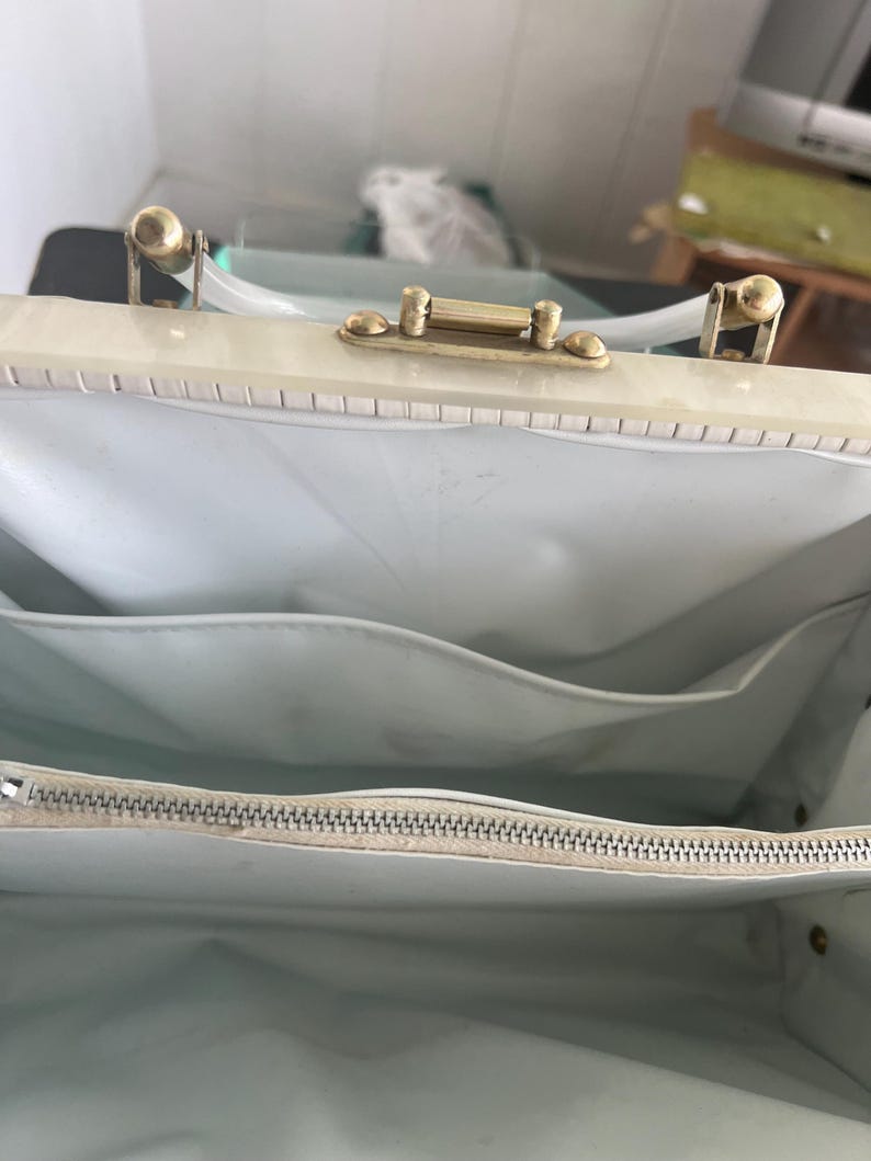 SALE!! 1960's Tropical Sea Shells on White Woven Straw & Lucite Novelty Purse So Amazing