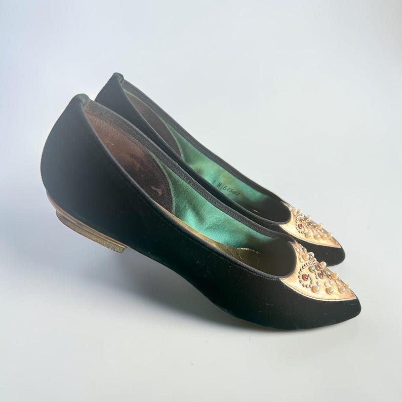 SALE!! 1960 Vintage Never Used Size 8 Deep Green Velvet Gold Accent Pointed Toe Shoes