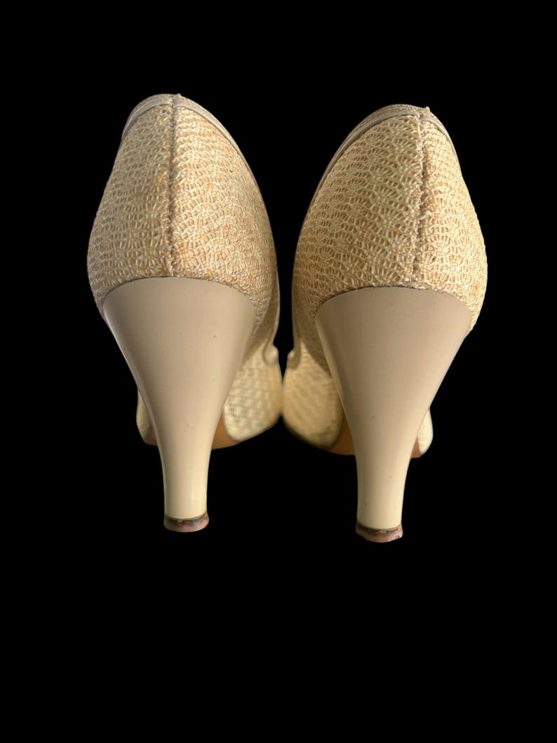 SALE!! 1950 Vintage Never Used Leather and Mesh Creamy White Pumps Heels Shoes Beautiful