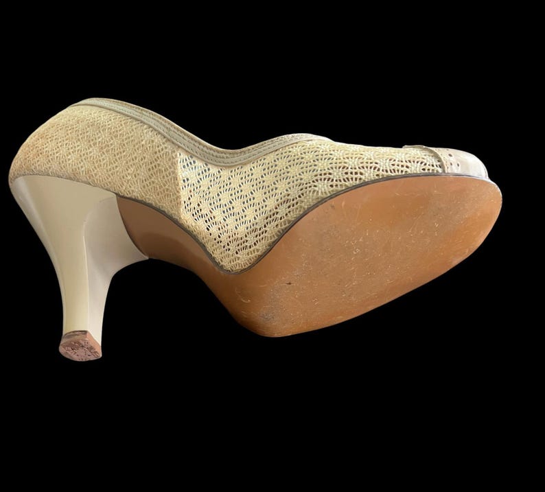 SALE!! 1950 Vintage Never Used Leather and Mesh Creamy White Pumps Heels Shoes Beautiful