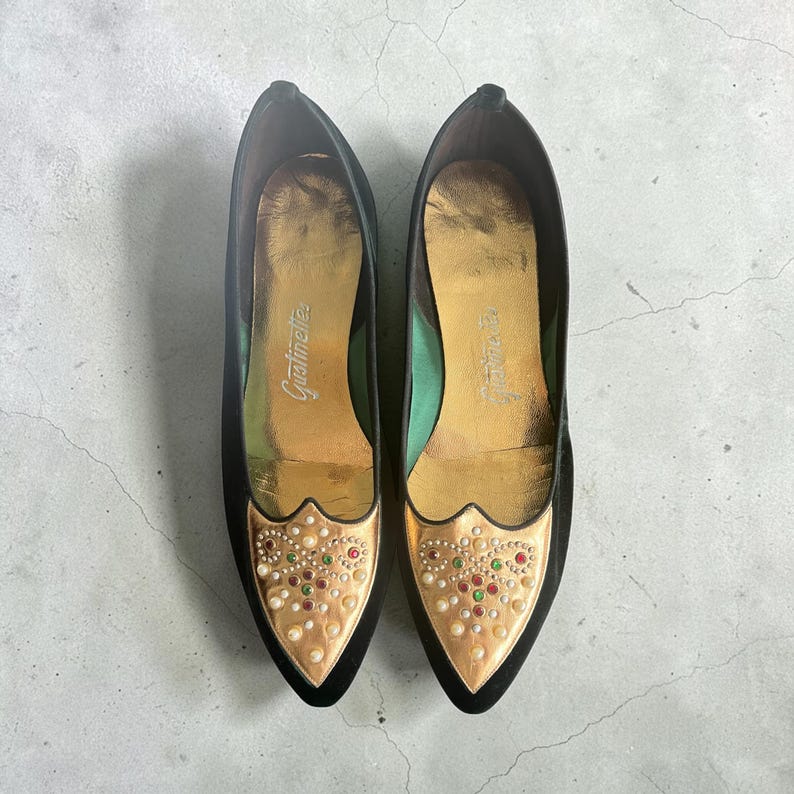 SALE!! 1960 Vintage Never Used Size 8 Deep Green Velvet Gold Accent Pointed Toe Shoes