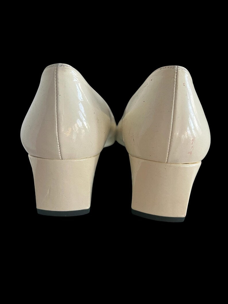 SALE!! 1960 Stuart Weitzman Vintage Size 6 M Cream and Black Block Heel Pumps Shoes
