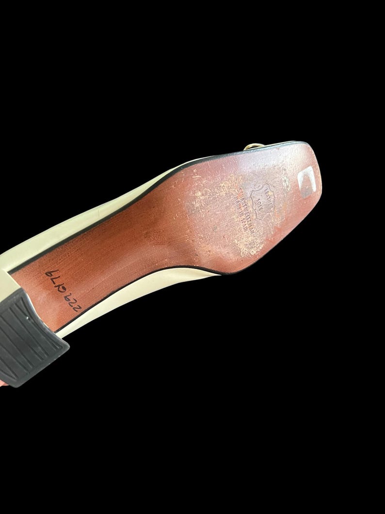 SALE!! 1960 Stuart Weitzman Vintage Size 6 M Cream and Black Block Heel Pumps Shoes