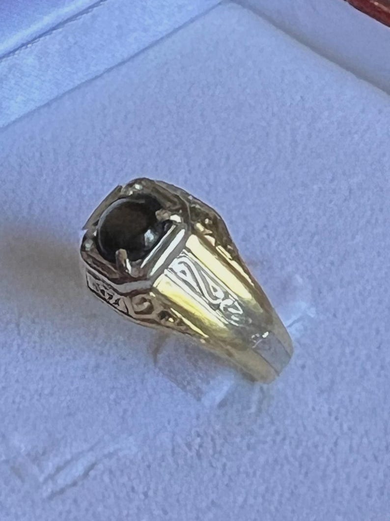 Antique Vintage 1940 Men Two Tone 18K Ring Black Star Sapphire Stone Intricate Engraving