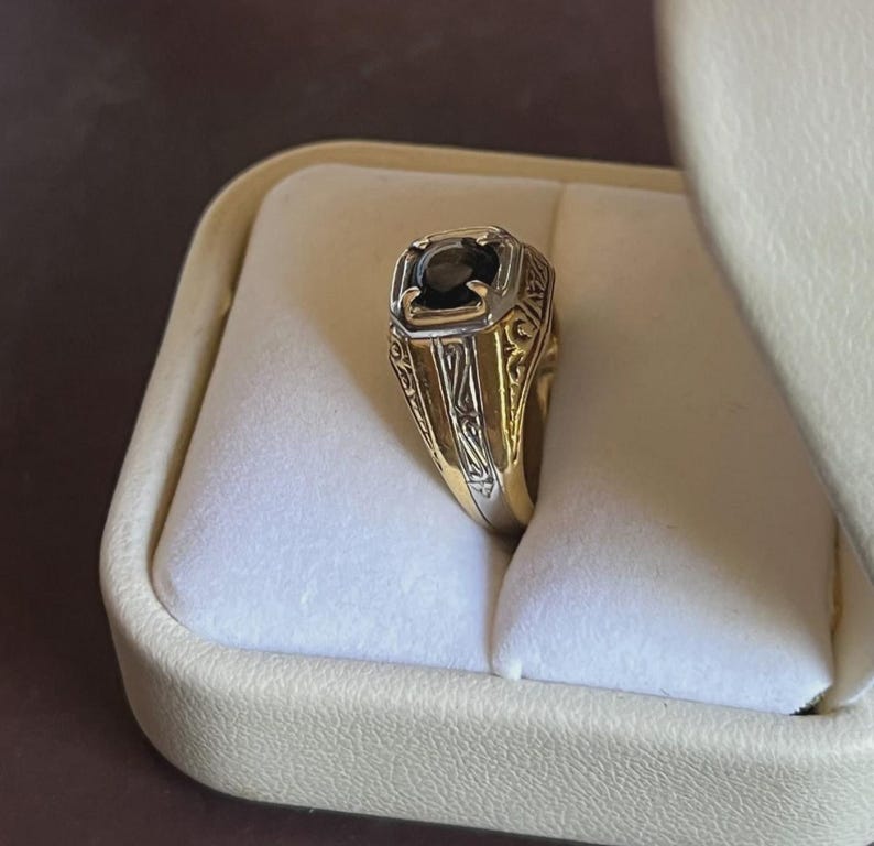 Antique Vintage 1940 Men Two Tone 18K Ring Black Star Sapphire Stone Intricate Engraving