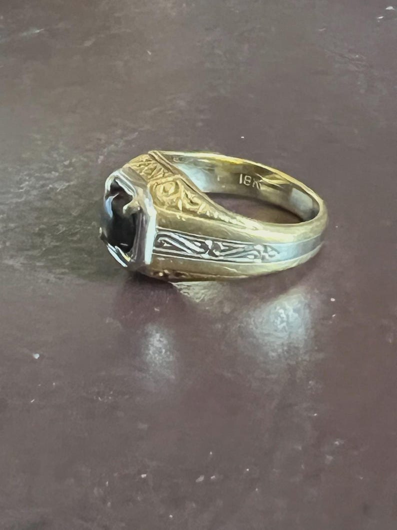 Antique Vintage 1940 Men Two Tone 18K Ring Black Star Sapphire Stone Intricate Engraving