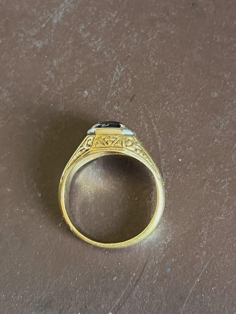 Antique Vintage 1940 Men Two Tone 18K Ring Black Star Sapphire Stone Intricate Engraving