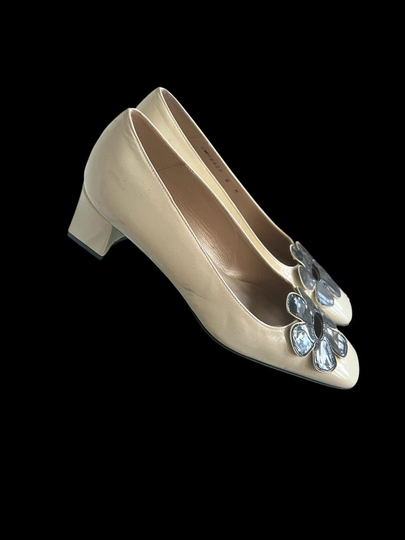 SALE!! 1960 Stuart Weitzman Vintage Size 6 M Cream and Black Block Heel Pumps Shoes