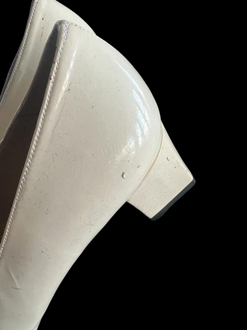 SALE!! 1960 Stuart Weitzman Vintage Size 6 M Cream and Black Block Heel Pumps Shoes