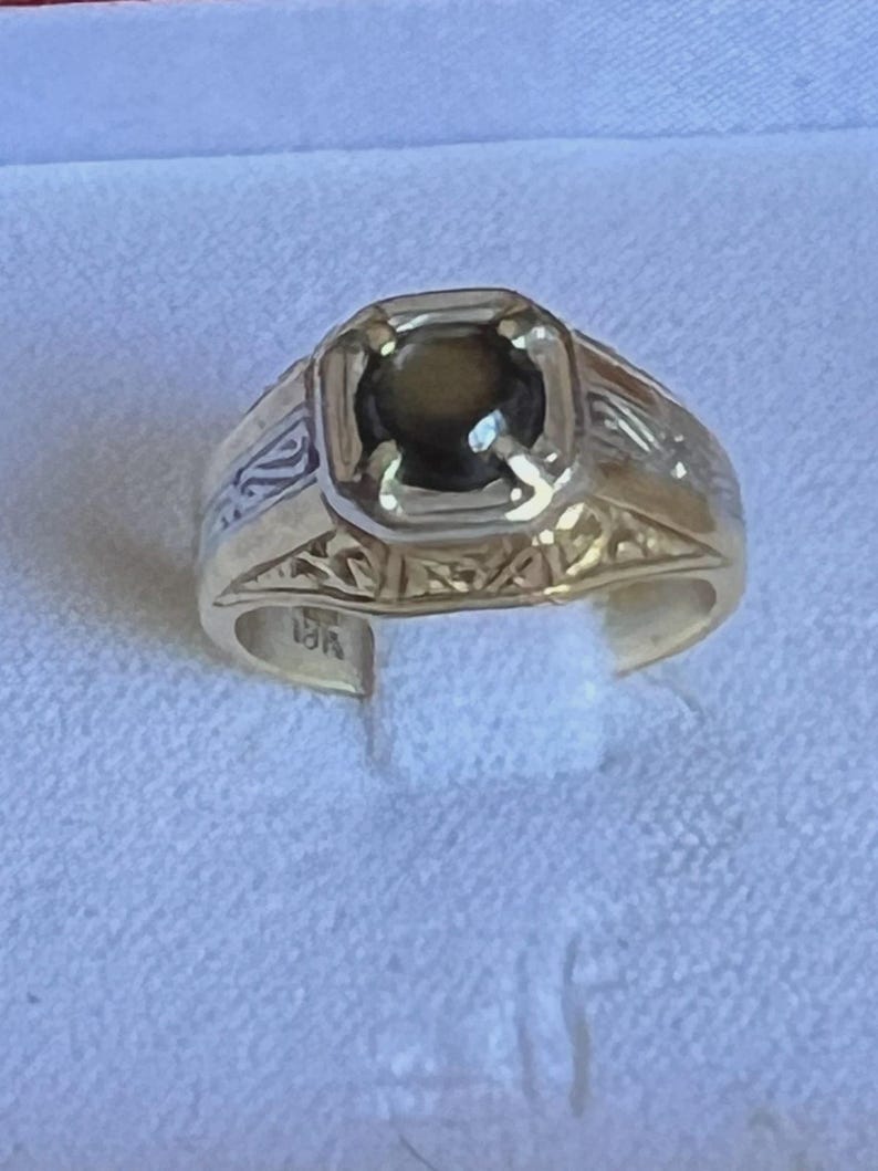 Antique Vintage 1940 Men Two Tone 18K Ring Black Star Sapphire Stone Intricate Engraving