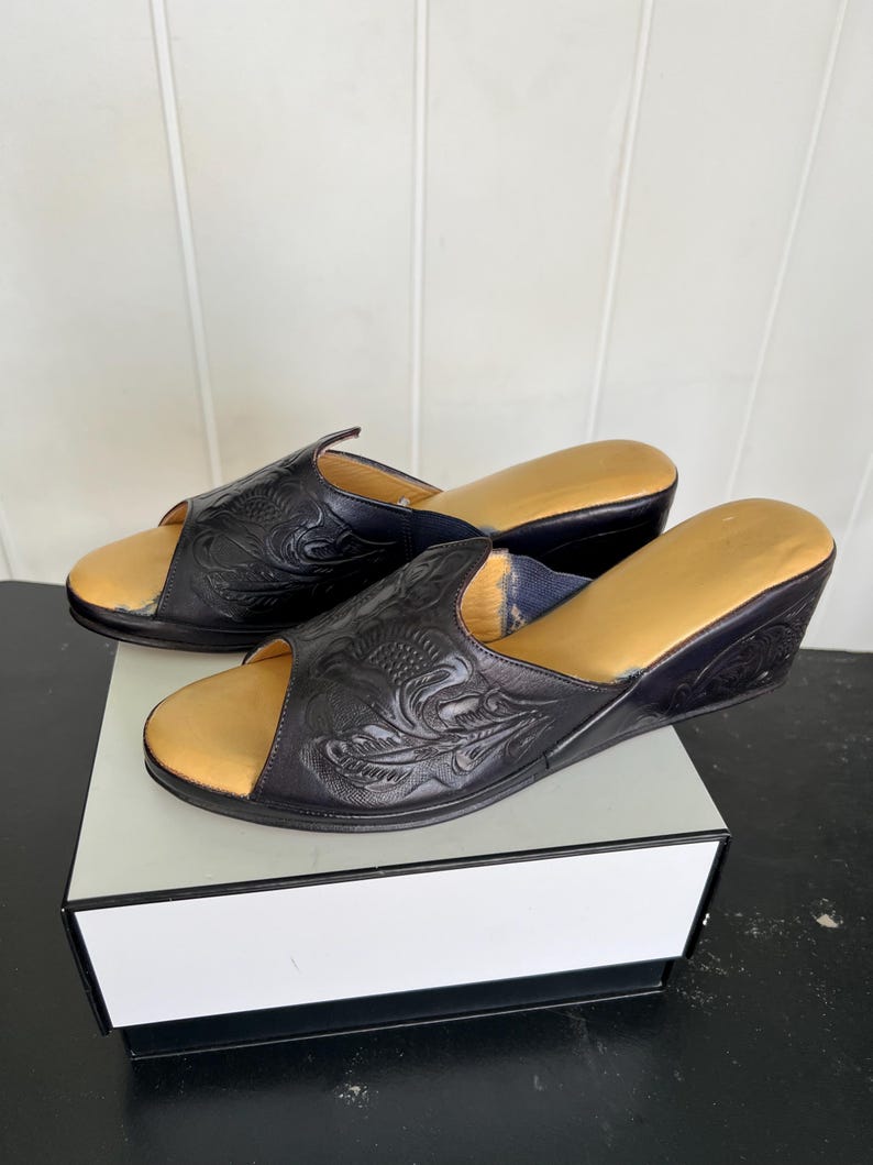 Rare Deadstock 1940 1950 Vintage Style Mexican Tooled Black Leather Slip On Wedge Shoes SZ 10