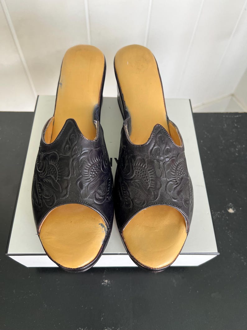 Rare Deadstock 1940 1950 Vintage Style Mexican Tooled Black Leather Slip On Wedge Shoes SZ 10