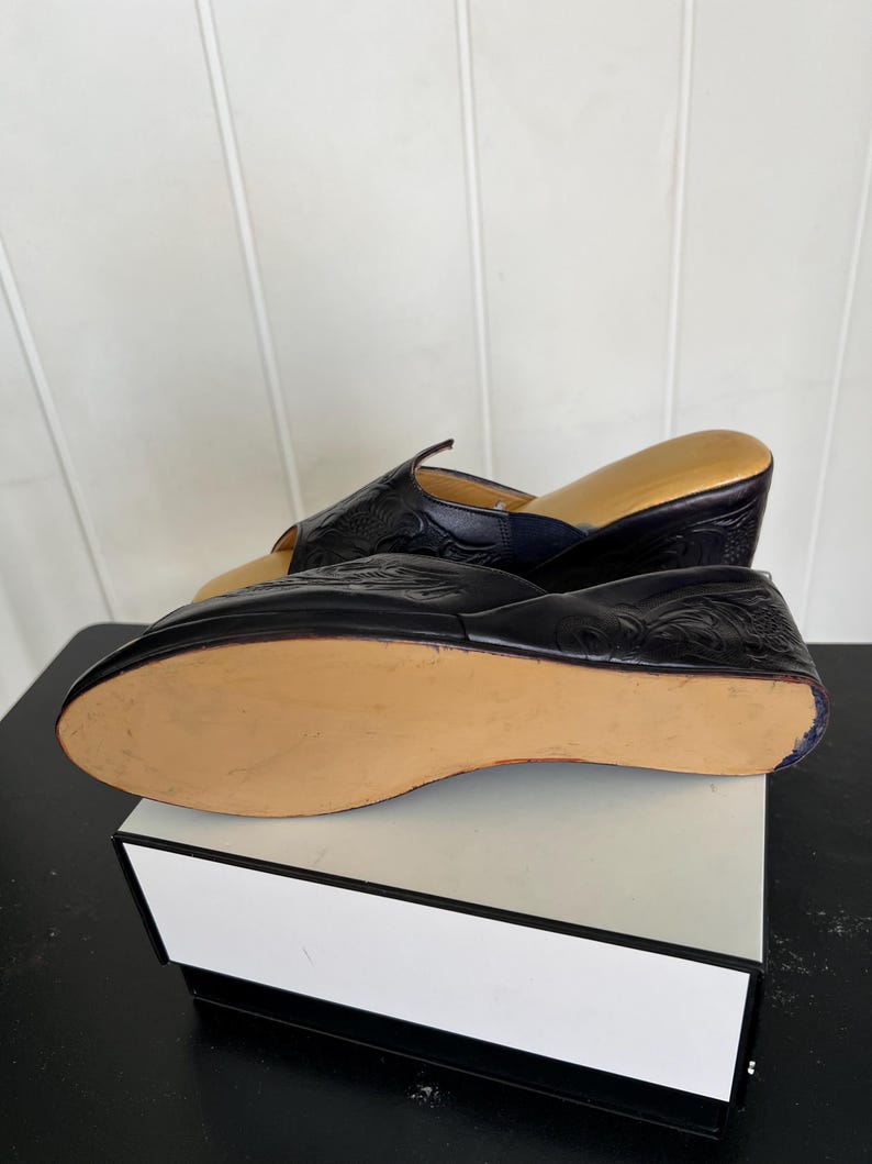 Rare Deadstock 1940 1950 Vintage Style Mexican Tooled Black Leather Slip On Wedge Shoes SZ 10