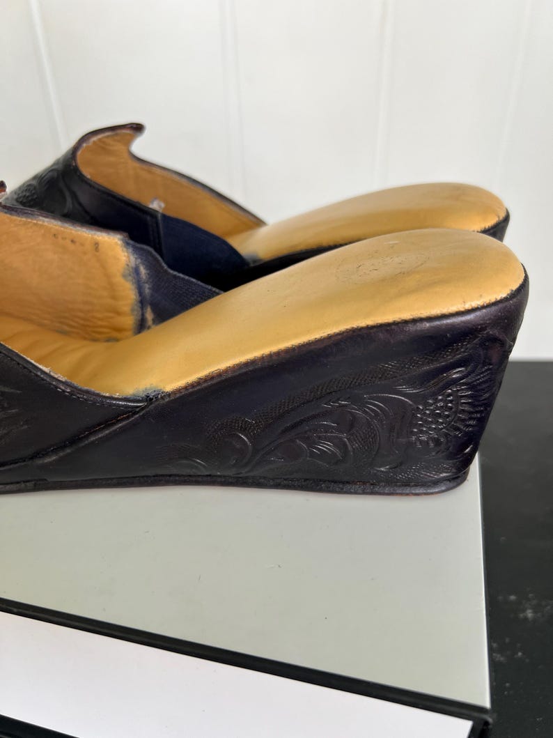 Rare Deadstock 1940 1950 Vintage Style Mexican Tooled Black Leather Slip On Wedge Shoes SZ 10