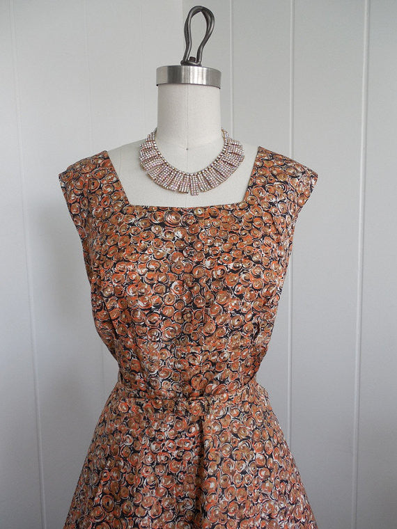 1950s Vintage Rust and Cream Shelf Bust Patterned Day Dress VLV XL