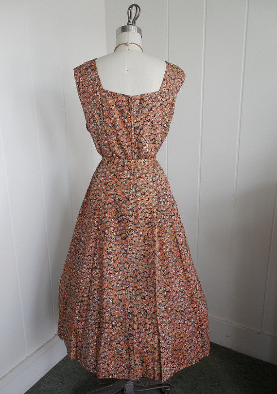 1950s Vintage Rust and Cream Shelf Bust Patterned Day Dress VLV XL